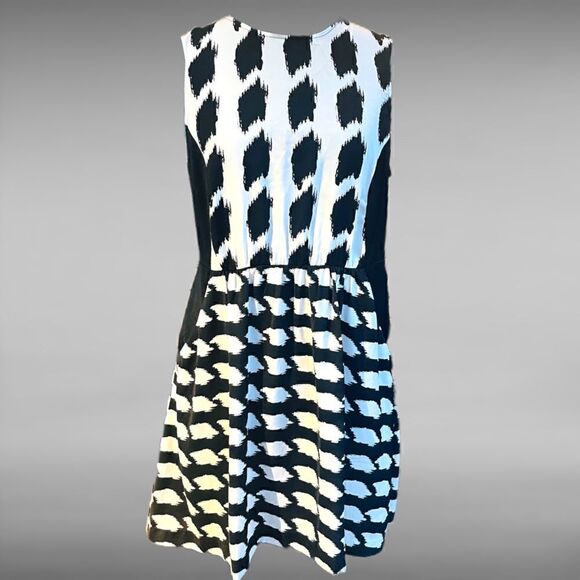 Nwt Urban Outfitters Silence + Noise Abstract Black & White Dress Size 8 - Picture 1 of 4